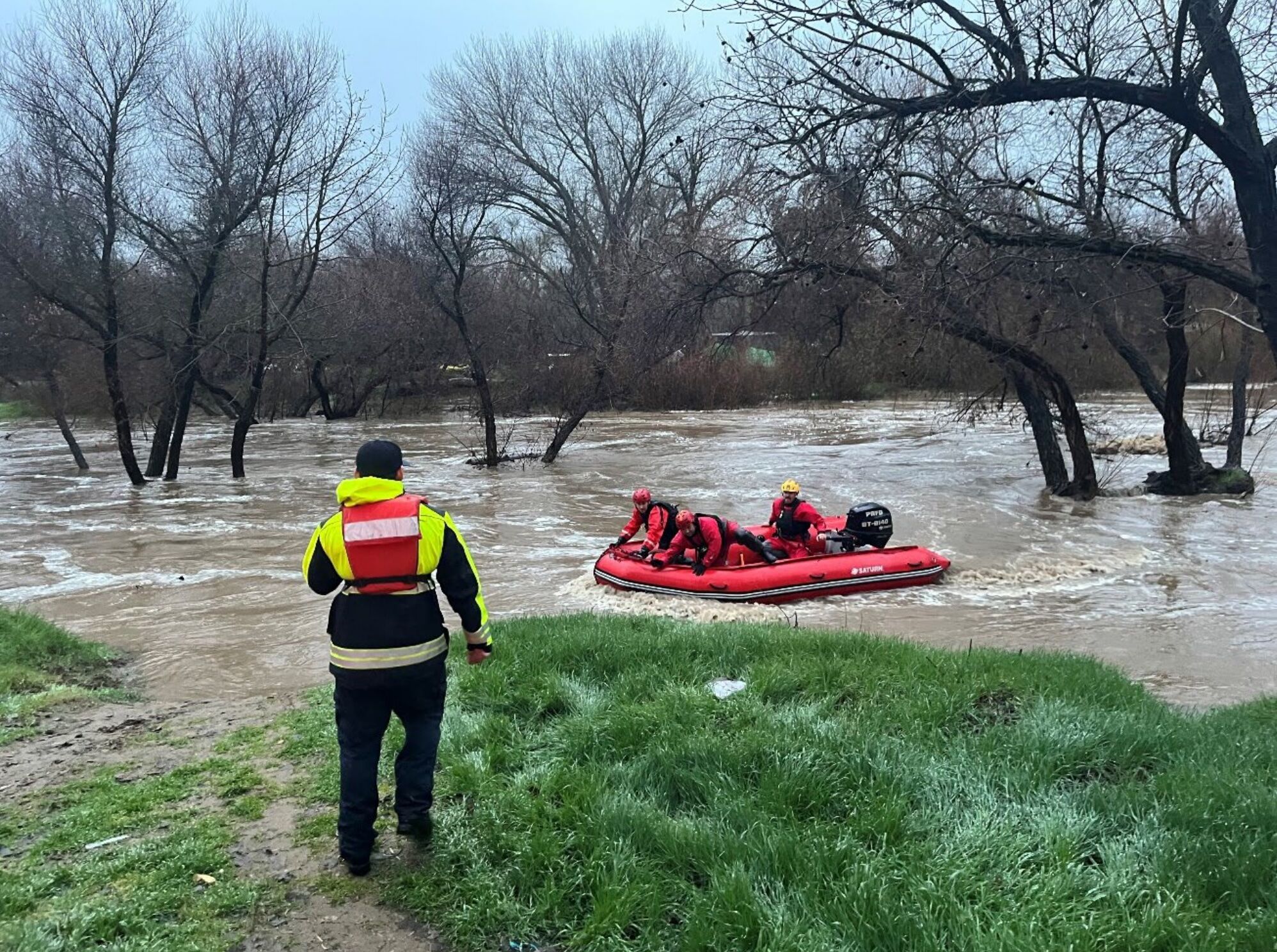 Nine rescued from Salinas River island