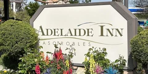 Santa brings holiday cheer to Adelaide Inn
