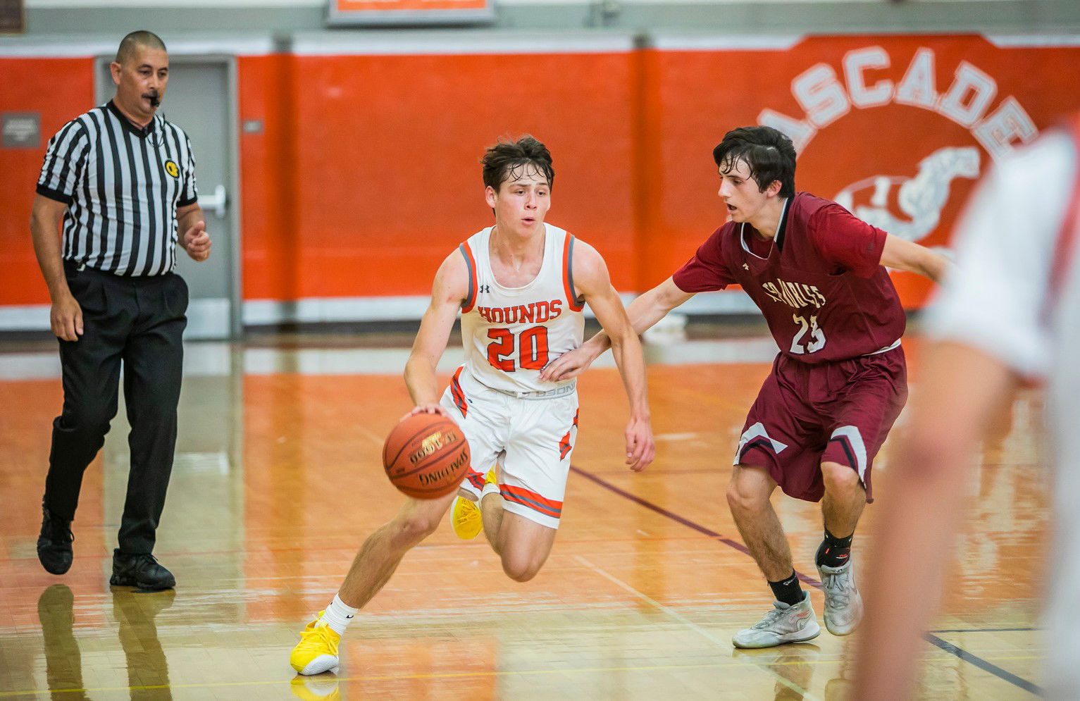 Greyhounds Beat Bearcats 62-47 in Semifinals