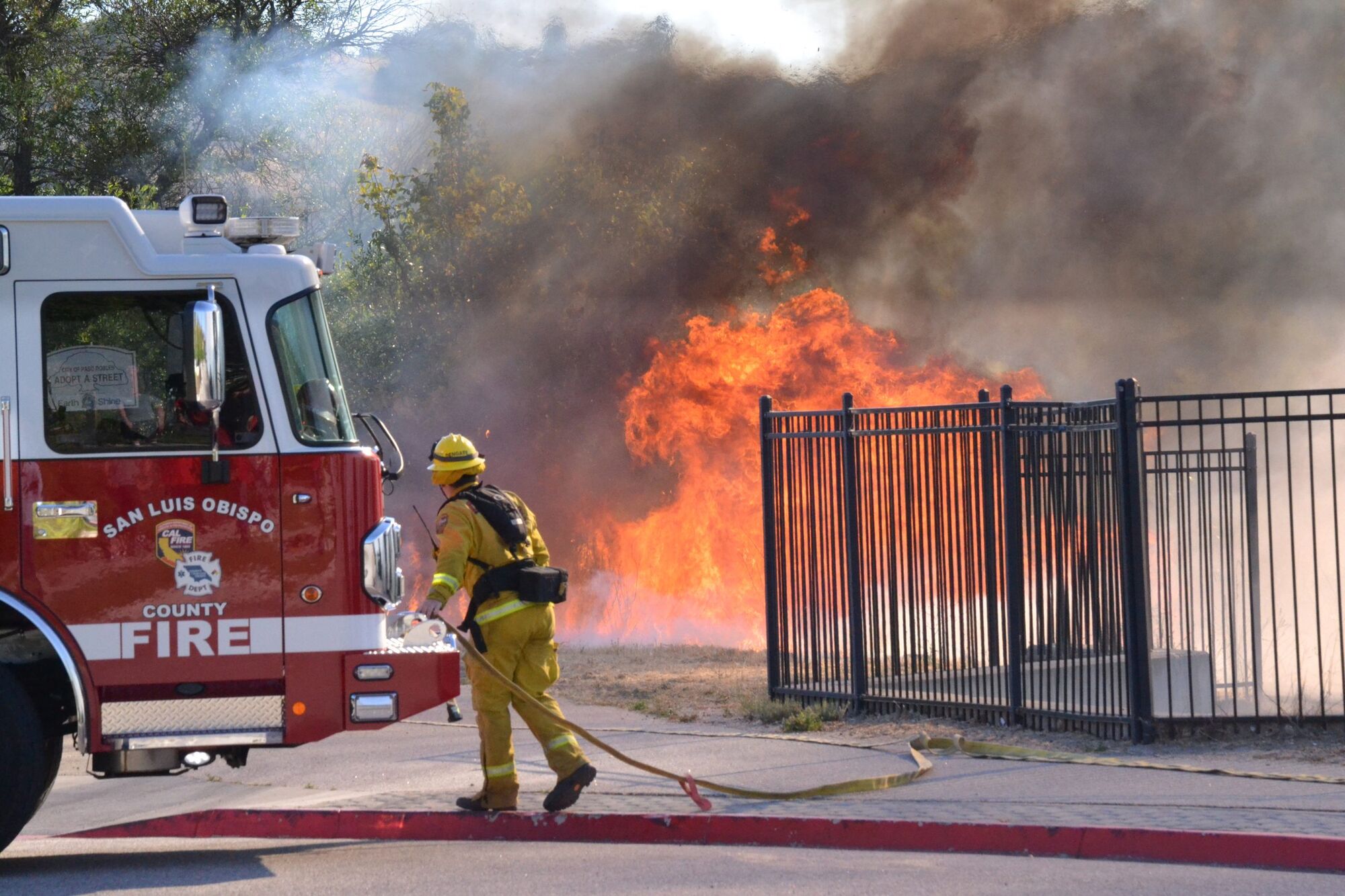 10-Acre Grass Fire Threatens Homes Along Navajo Ave.