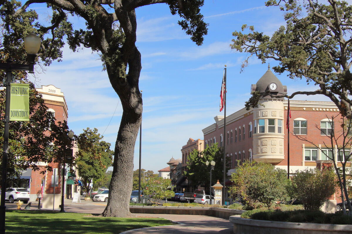 Downtown Paso Robles hosts Trading Day & Kids' Flea Market