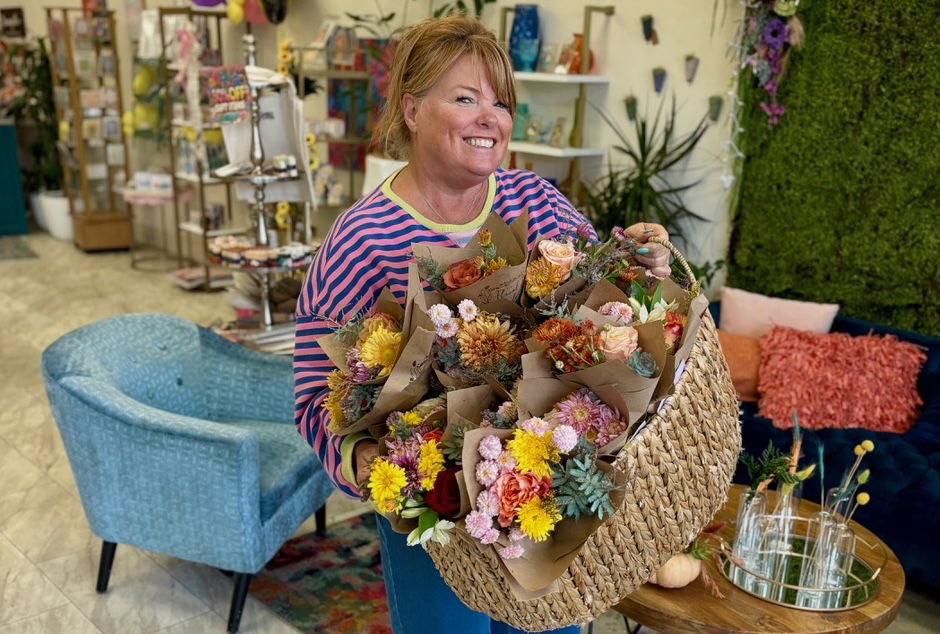 The Floral Parlor spreads joy to Paso Robles Seniors for National ‘Petal It Forward’ Day