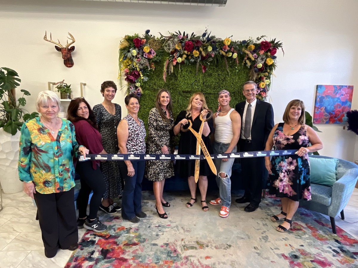 The Floral Parlor Celebrates its Official Introduction to Paso Robles with Official Ribbon Cutting