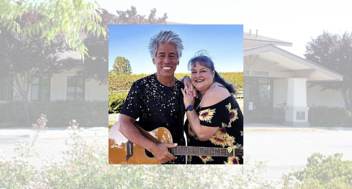 Cal Coast Duo brings holiday cheer to Paso Robles Senior Center