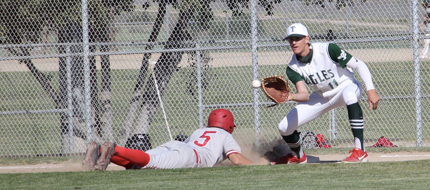 Eagles Split Two Games Over the Weekend