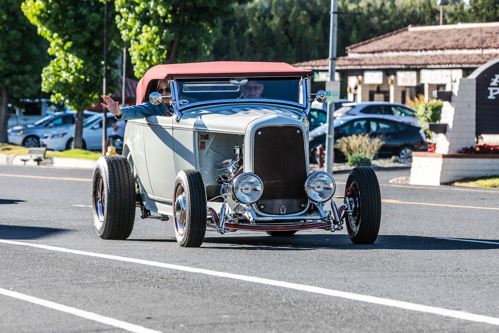 Cruise Nights Raising Money for Local Charities