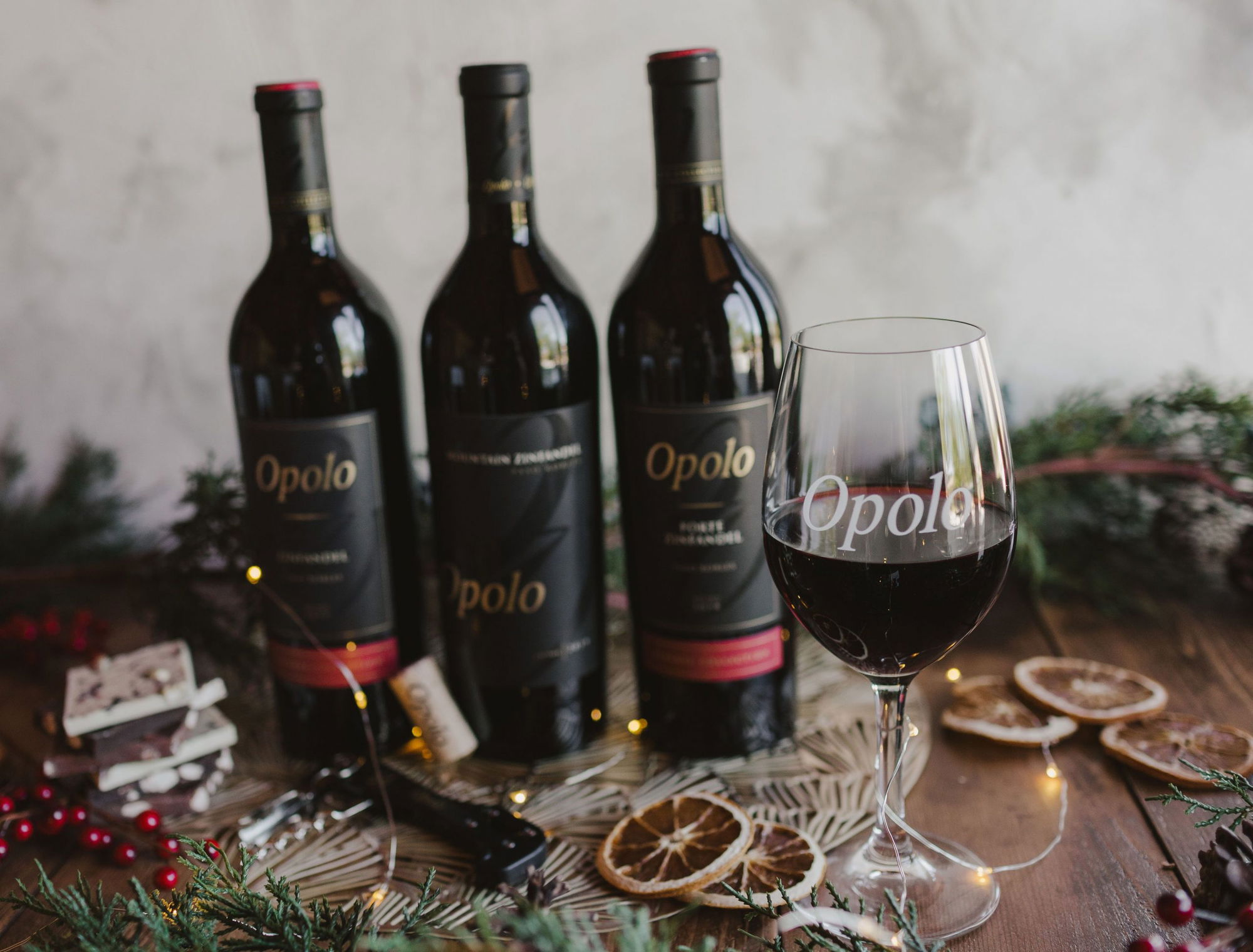 Paso Robles Winery Presents Seasonal Wine Gifts and Cozy Guest Experience