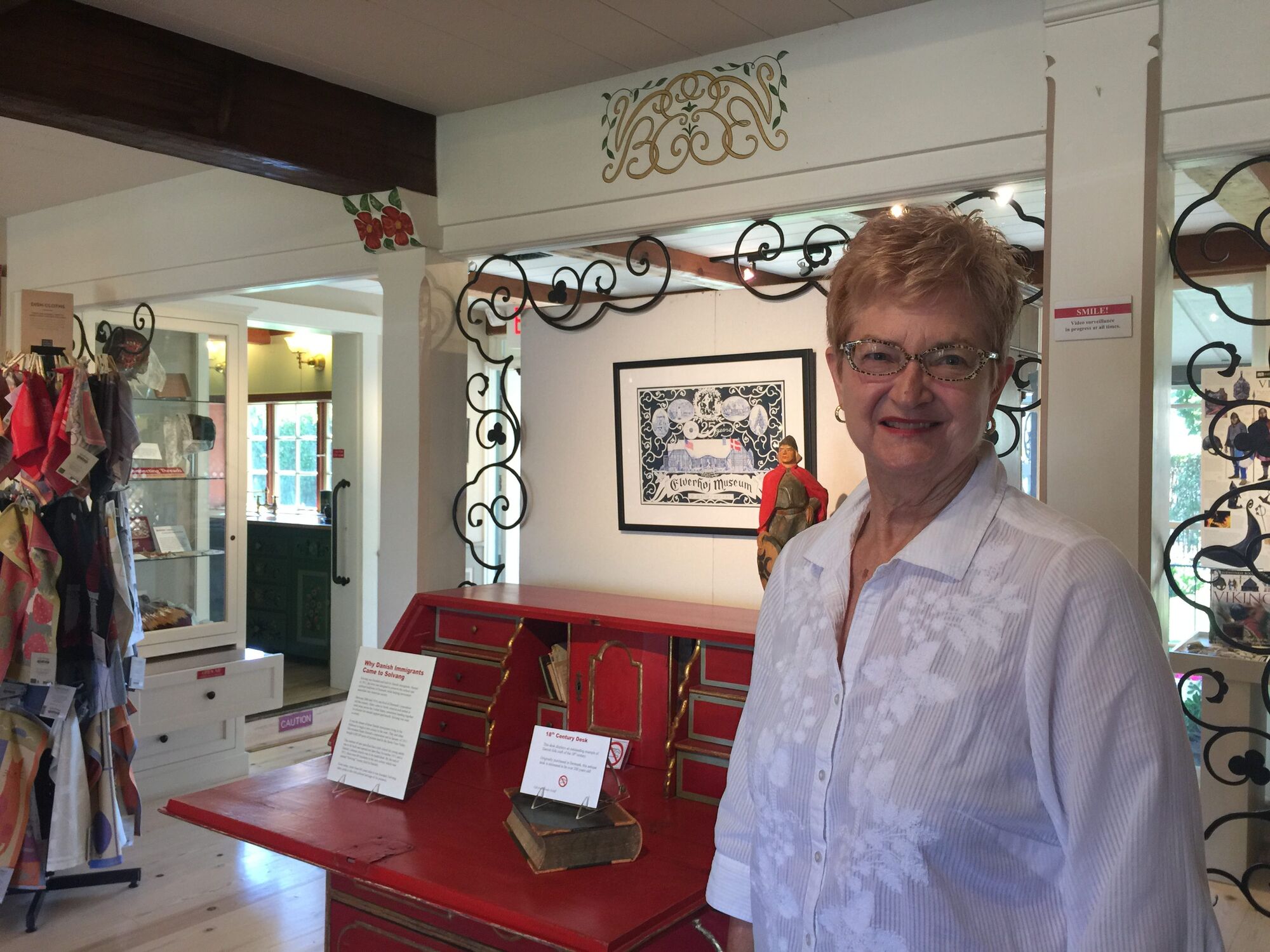 Longtime Solvang teacher, volunteer honored as grand marshal