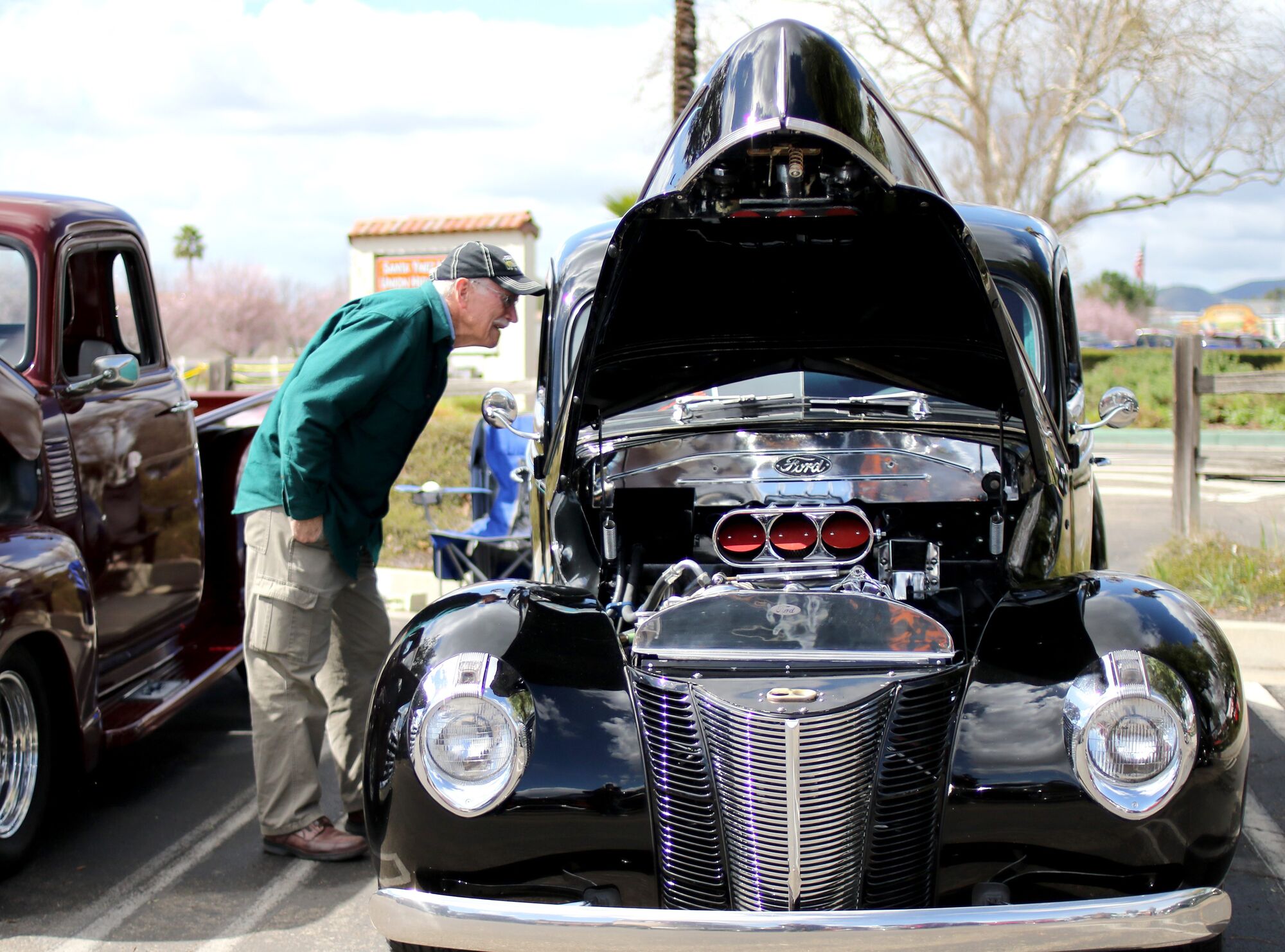 Car fans turn out to support ‘Pirate Garage’ students