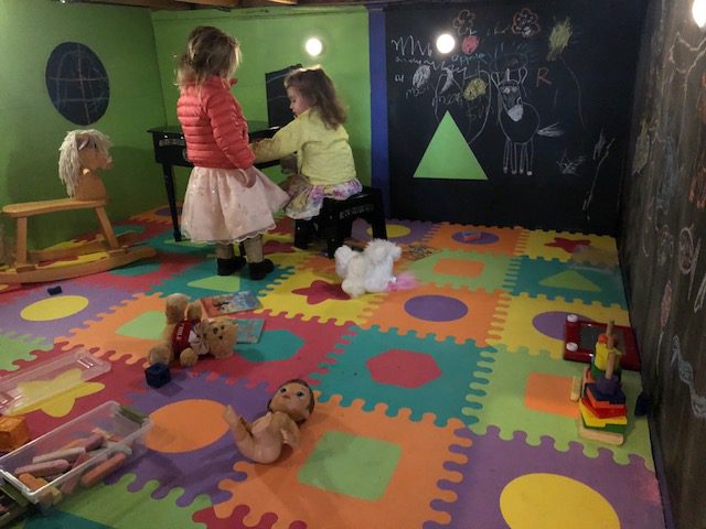 Los Alamos restaurant adds 'kid nook"