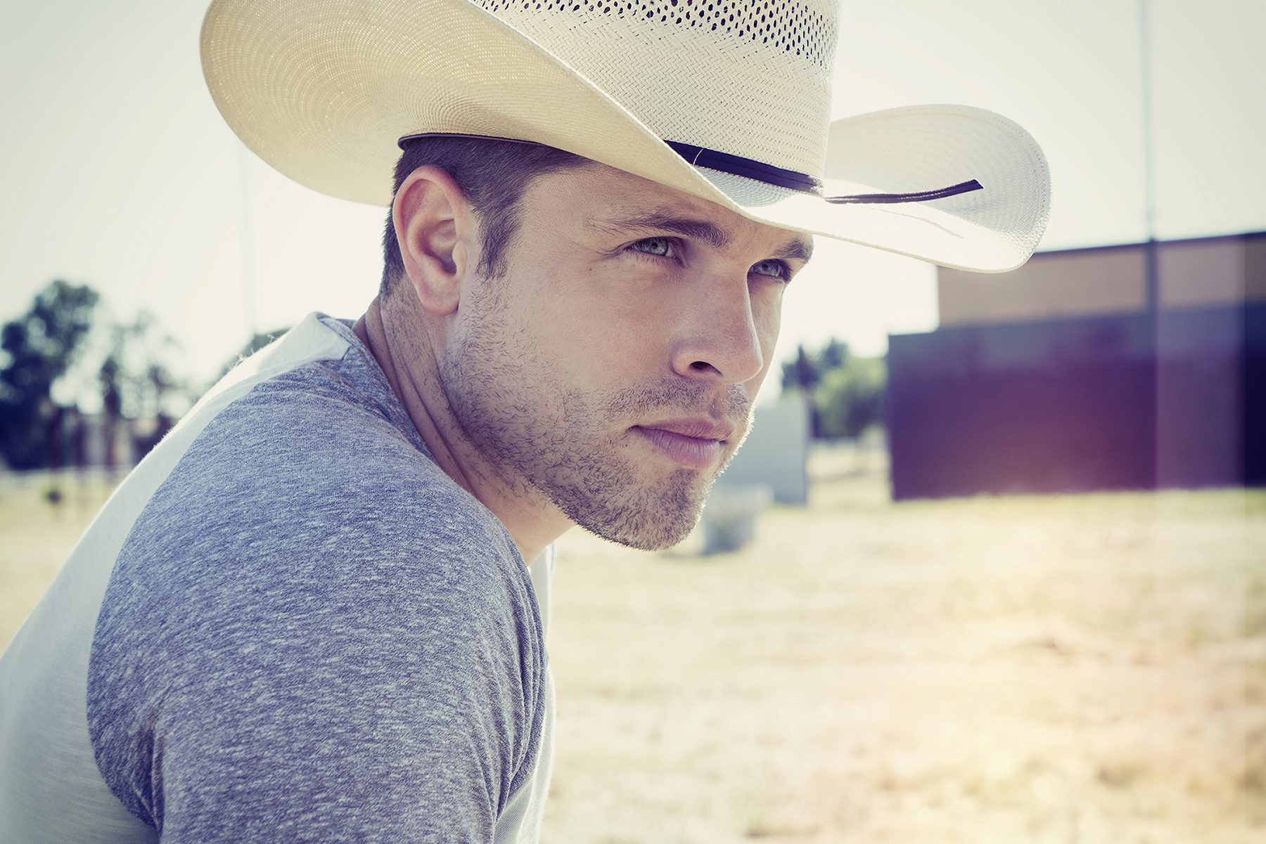 Country singer Dustin Lynch coming to town