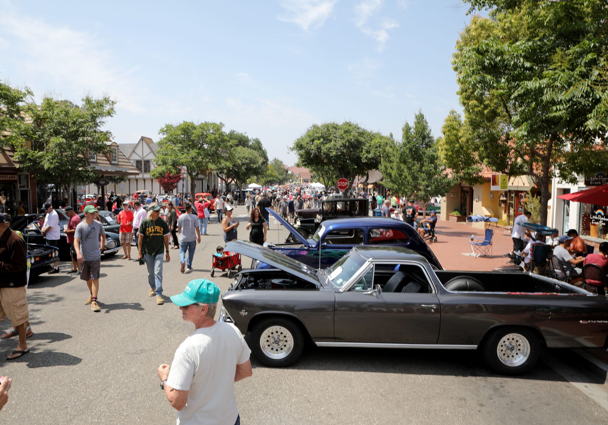 Classic cars raise money for community charities