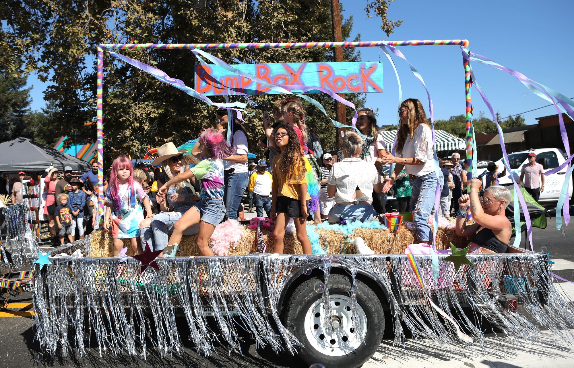 Local, international celebrities highlight Los Alamos parade