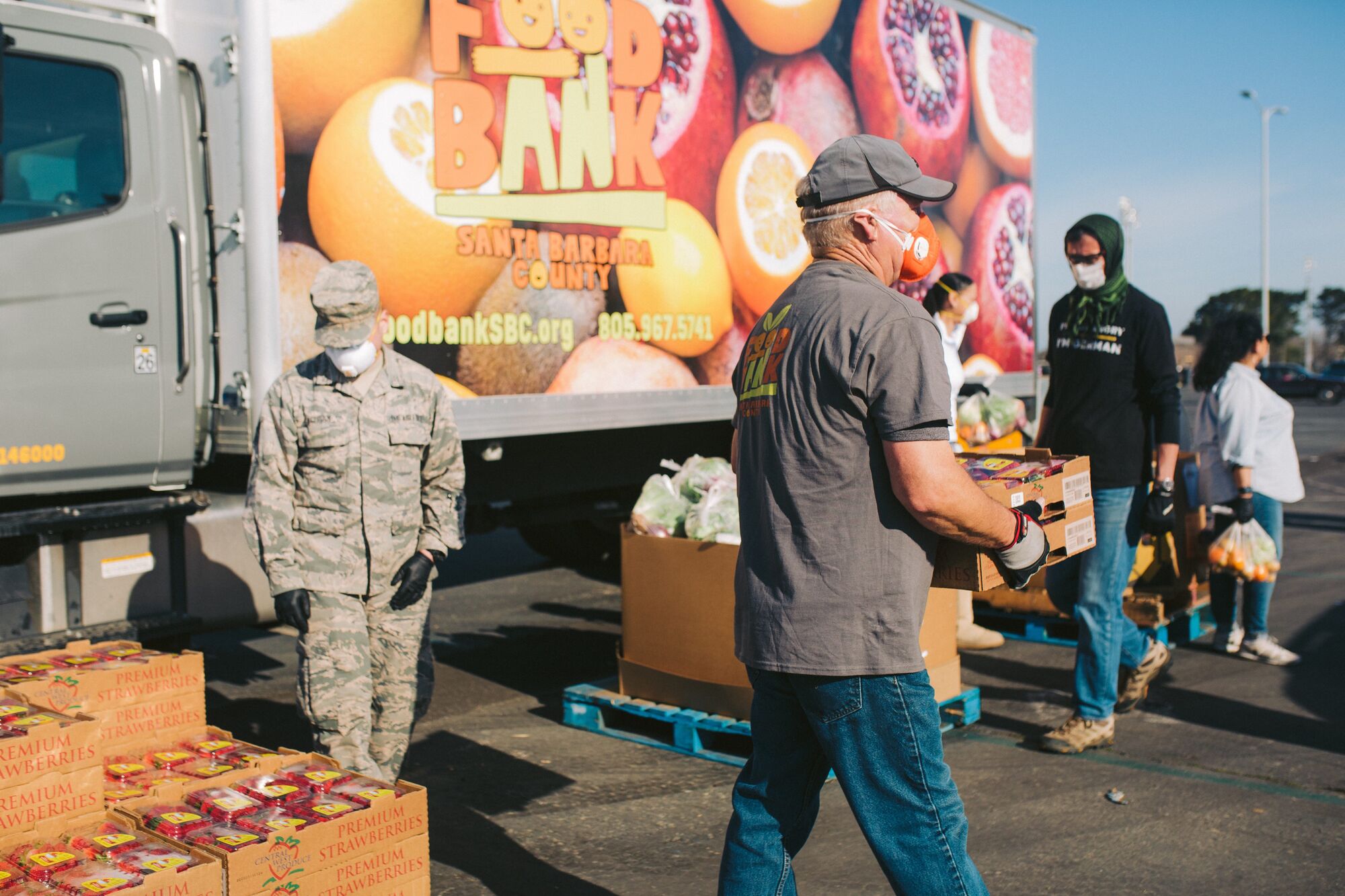 Cox Foundation Donates $25,000 to Foodbank