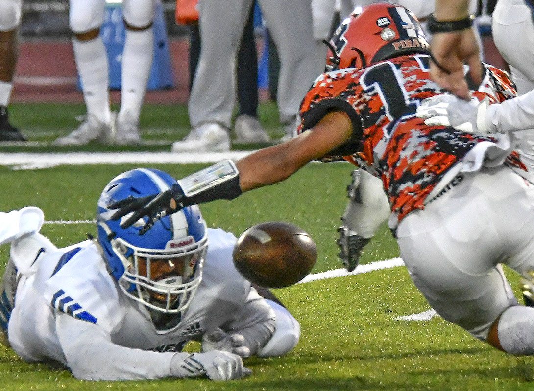 Luke Gildred, Defense Lift Santa Ynez to 34-30 Victory Over Lompoc