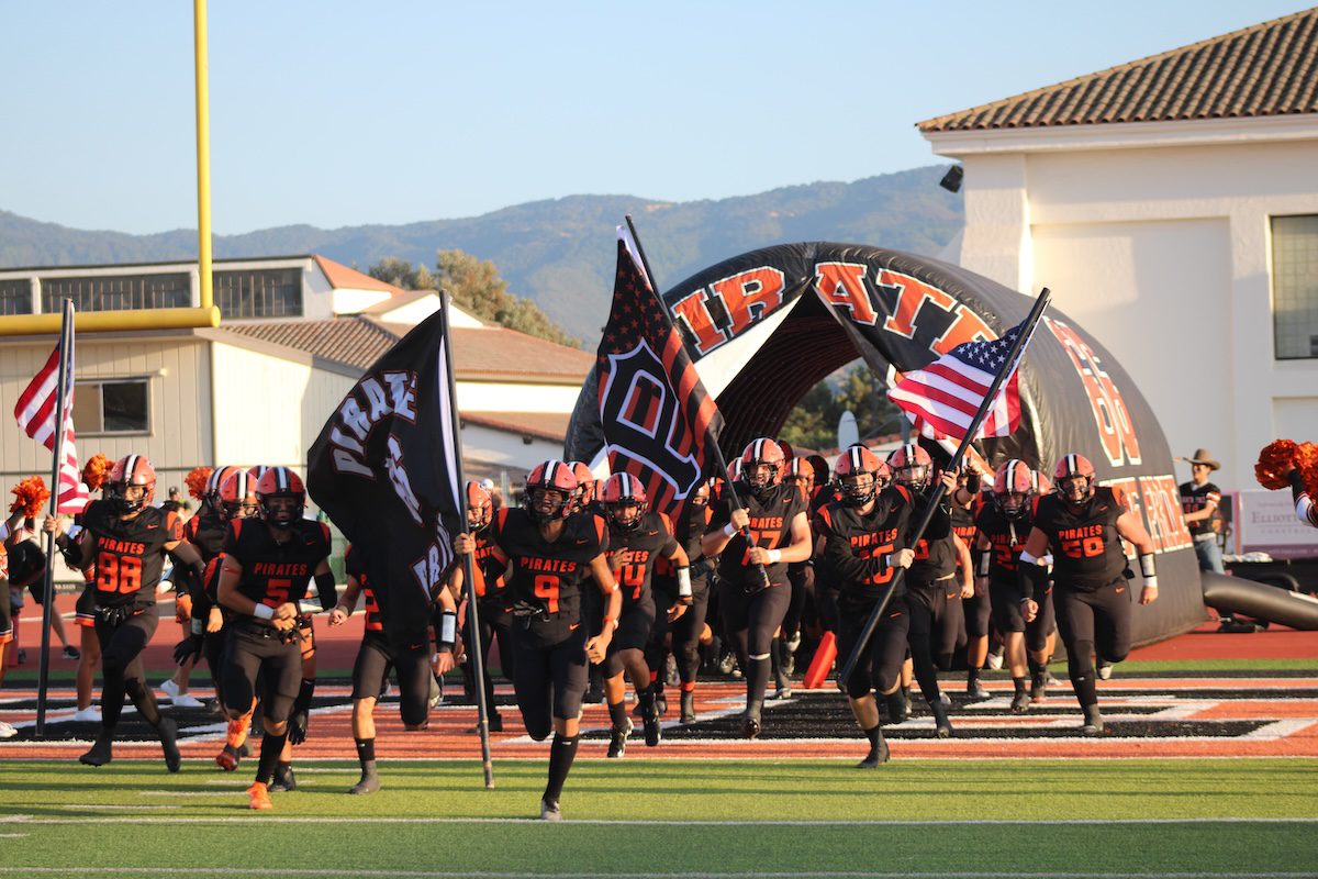 Defense sets the tone in Pirates' big opening-night victory