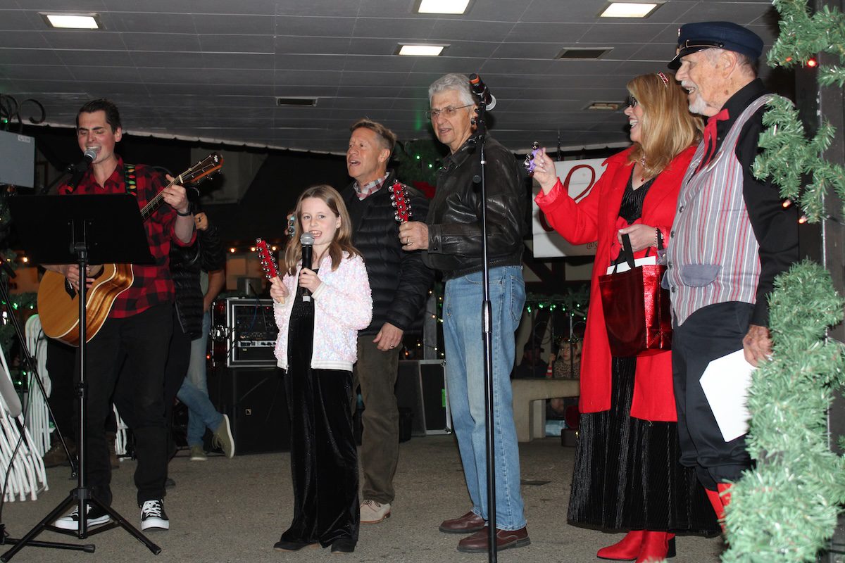 Packed crowd fills Solvang Park for Christmas tree lighting, kicking off Julefest