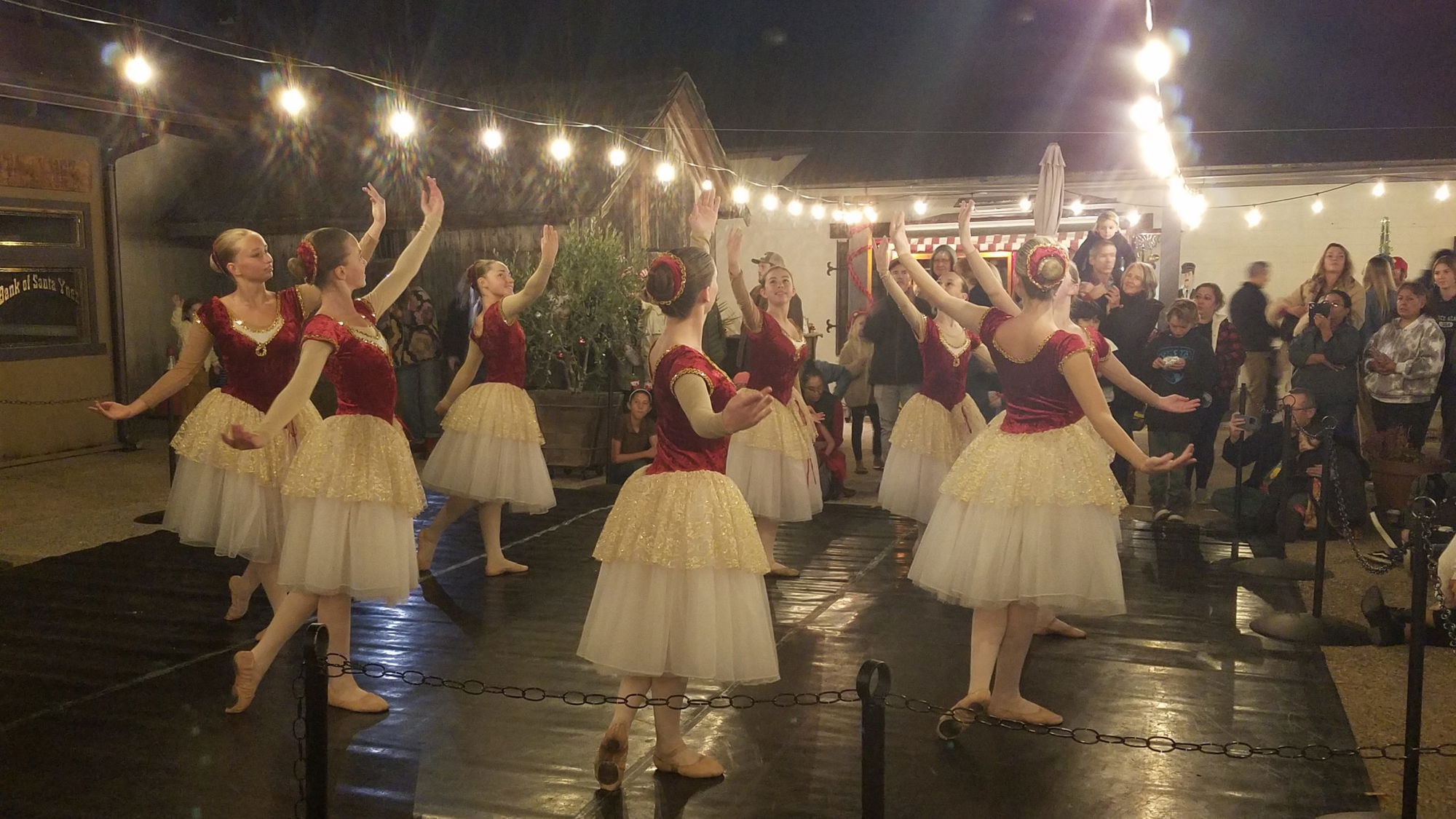 Santa Ynez holds annual Christmas tree lighting ceremony