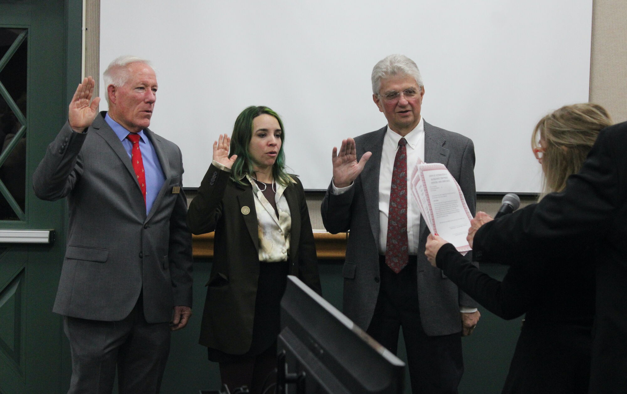 Solvang installs new City Council: Brown takes mayoral seat; Claudia Orona named mayor pro tem