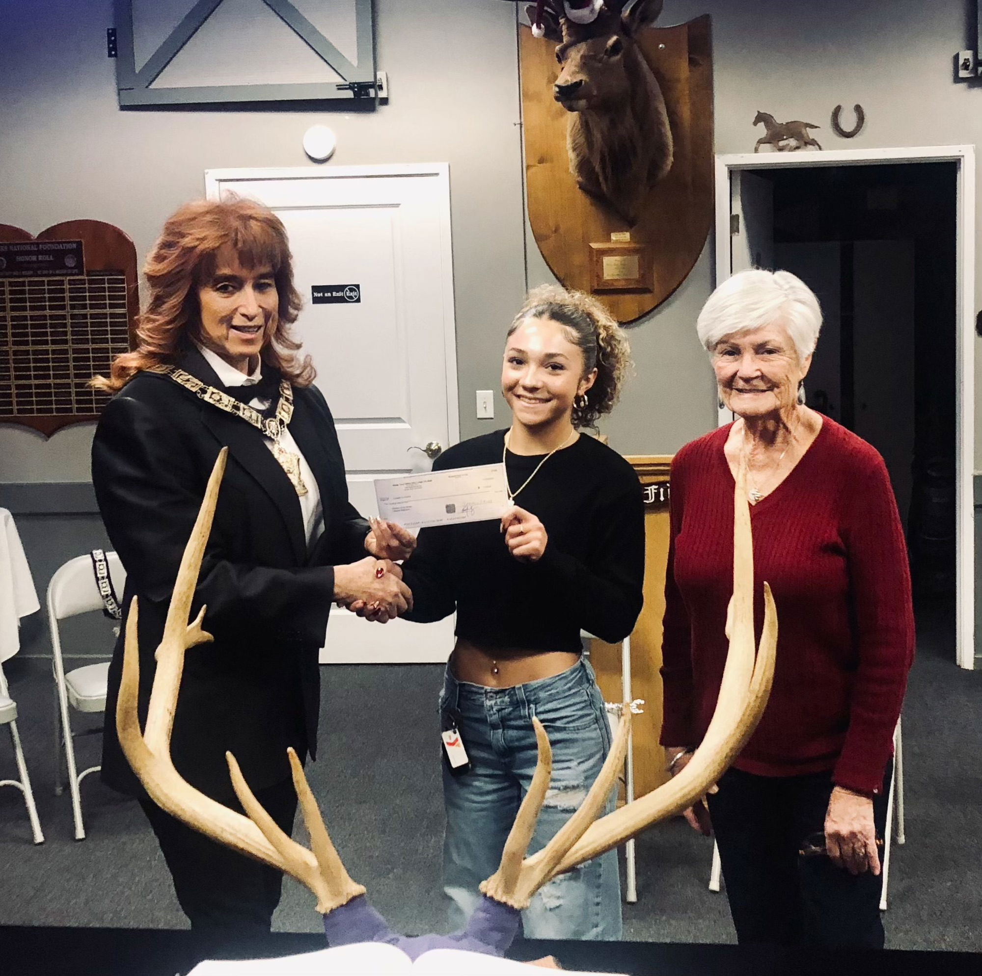 Santa Ynez Valley Elks Lodge honors Robinson, Glover as Students of the Month