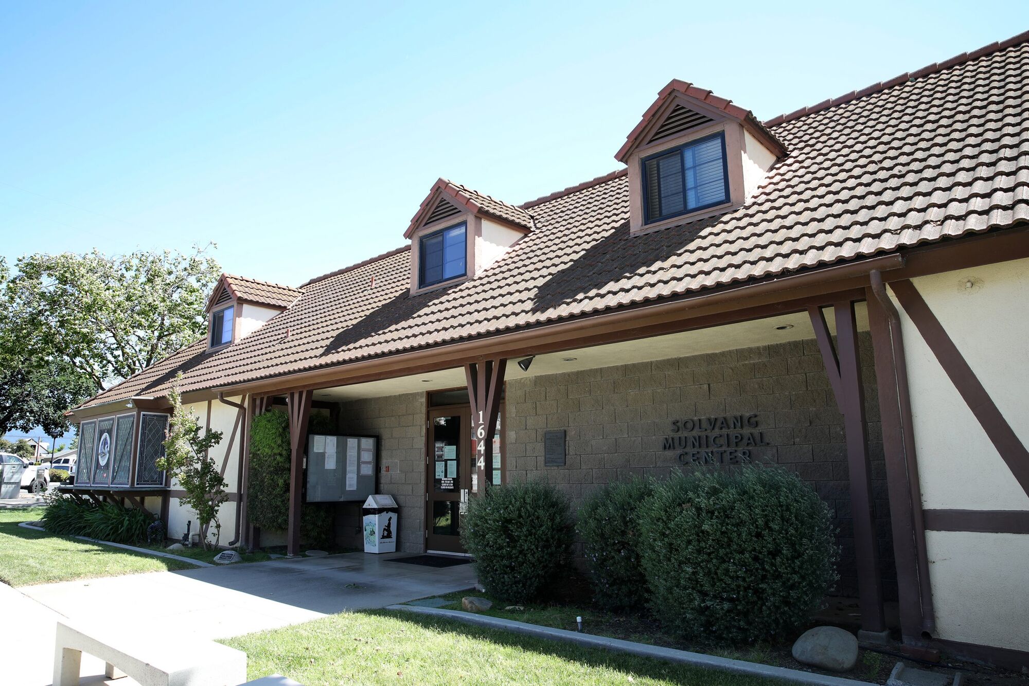 Solvang to look into building a new site for City Hall